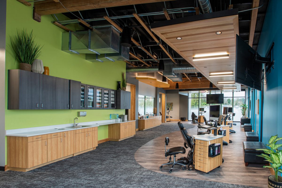 Área de tratamiento abierta de Johnson Family Orthodontics en Salem